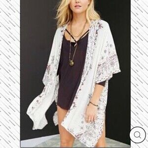 Ecote Urban Outfitters Printed Kaftan Beach Cover up SZ XS white tribal